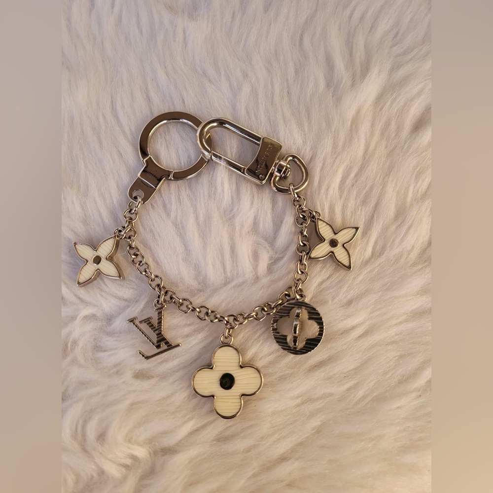 Silver Fleur D'Epi Chain Bag Charm - Picture 2 of 12